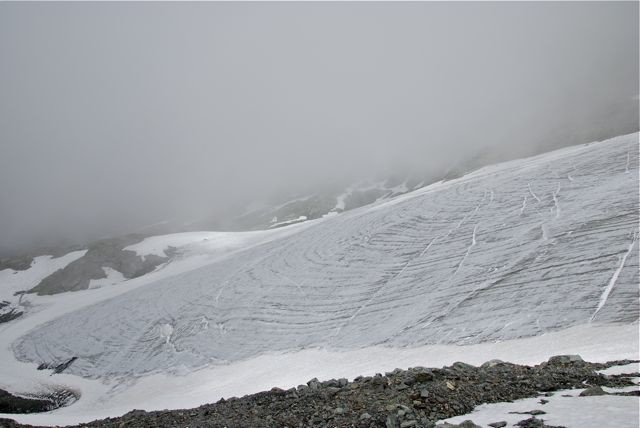 Le bas du glacier que l'on peut éviter par des rochers....