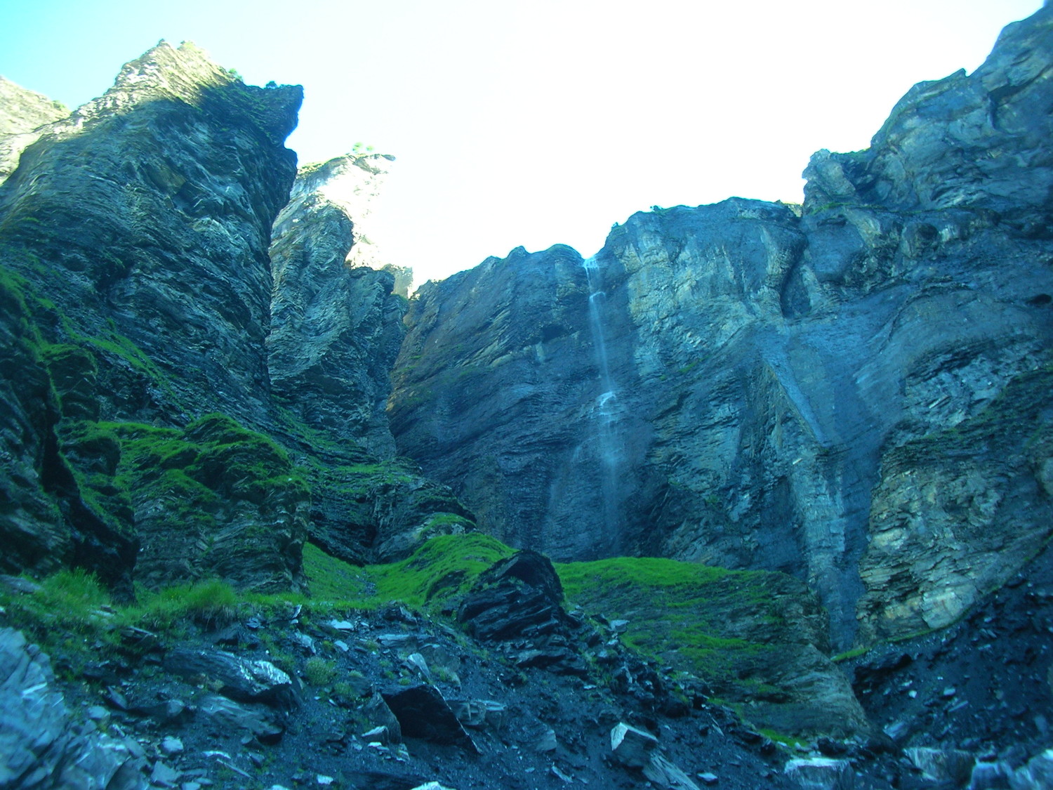 au pied des falaises des fonts