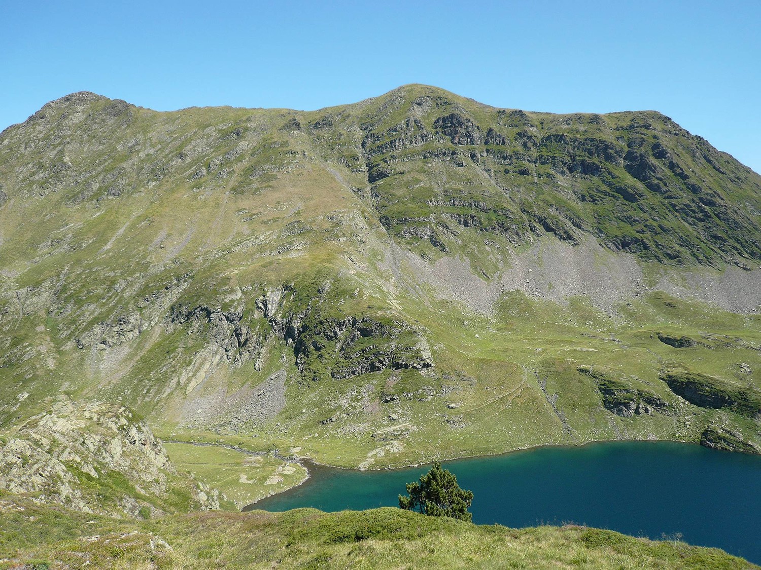Pic Sanctus (au centre), lac d'Uzious