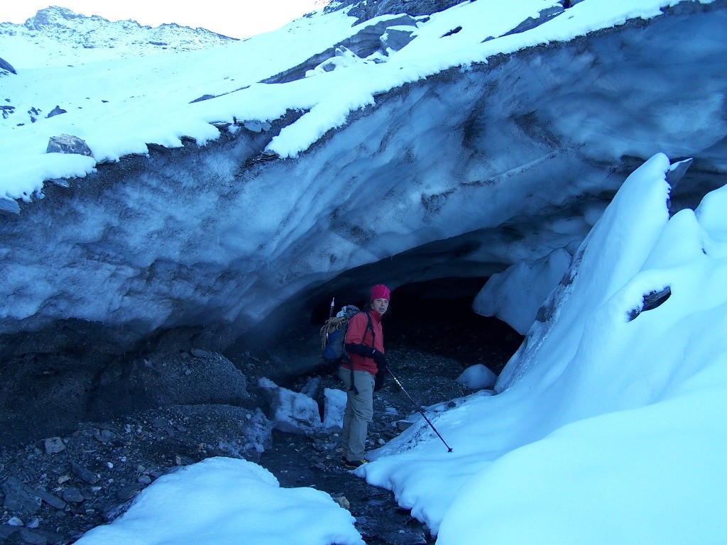Jérôme dans la grotte de glace.