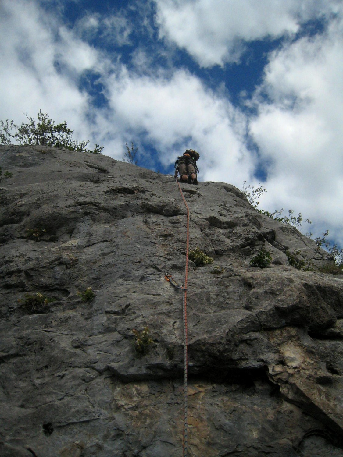 Le crux dalleux de L3... de bons trous vers la gauche !