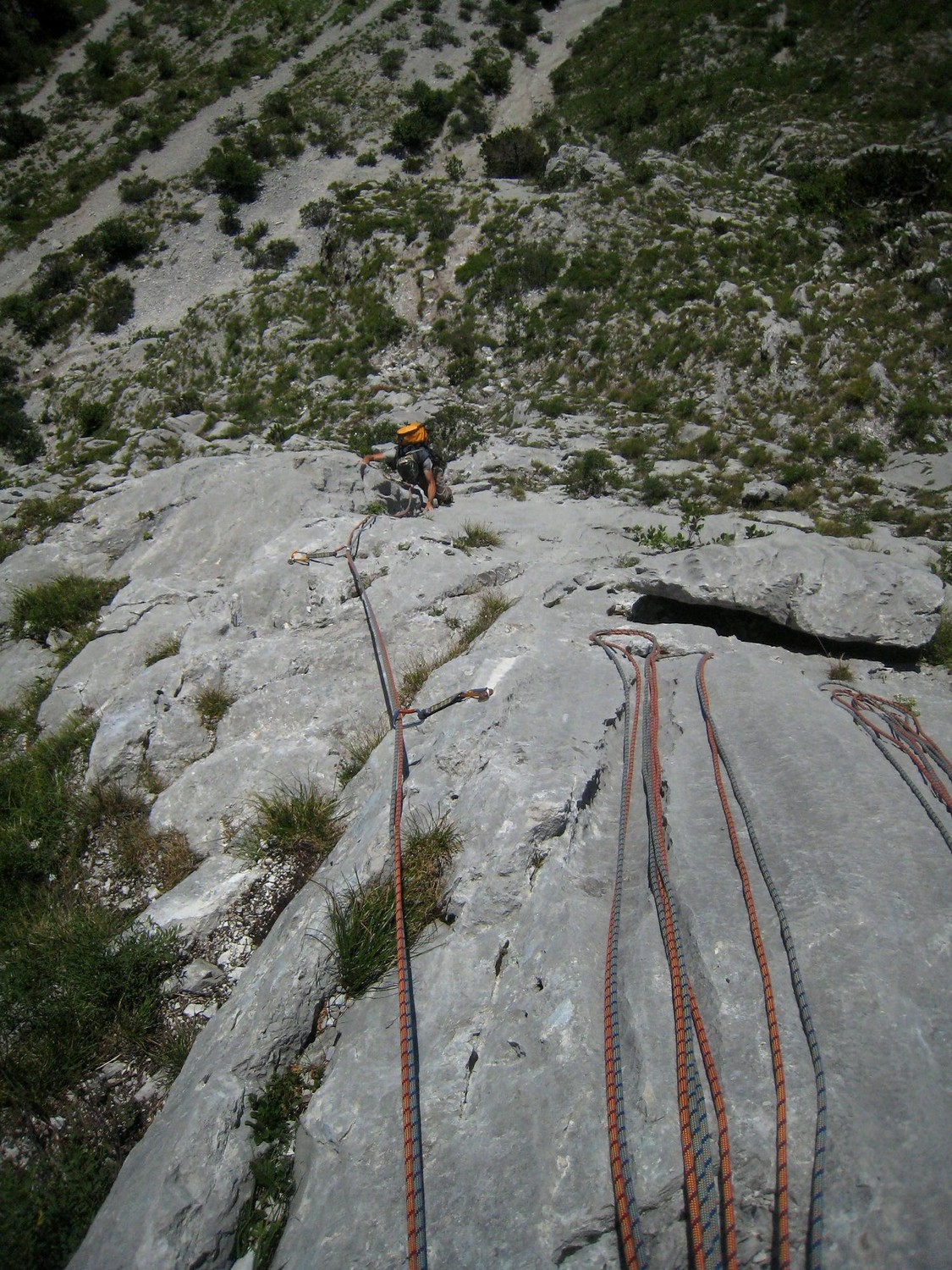 La jolie fissure le long du pilier en L6