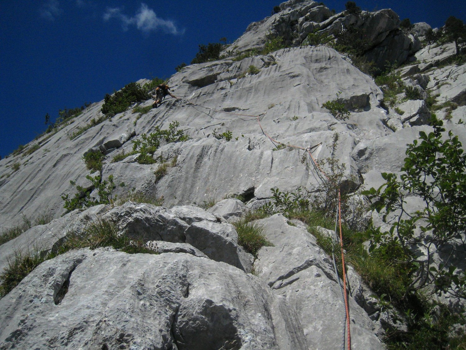Après la traversée en L7... le crux est juste au-dessus !
