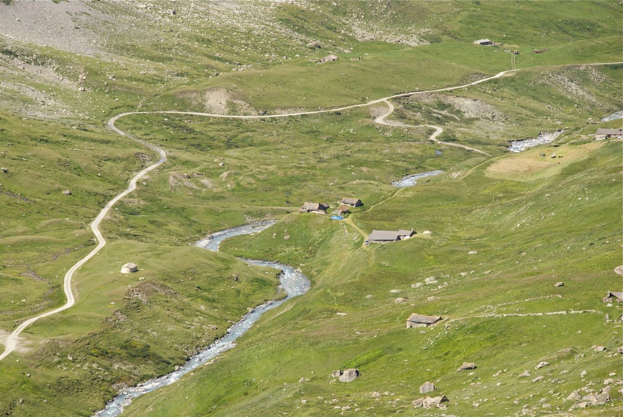 Le Torrent et les chalets de la Rocheure 600 m plus bas