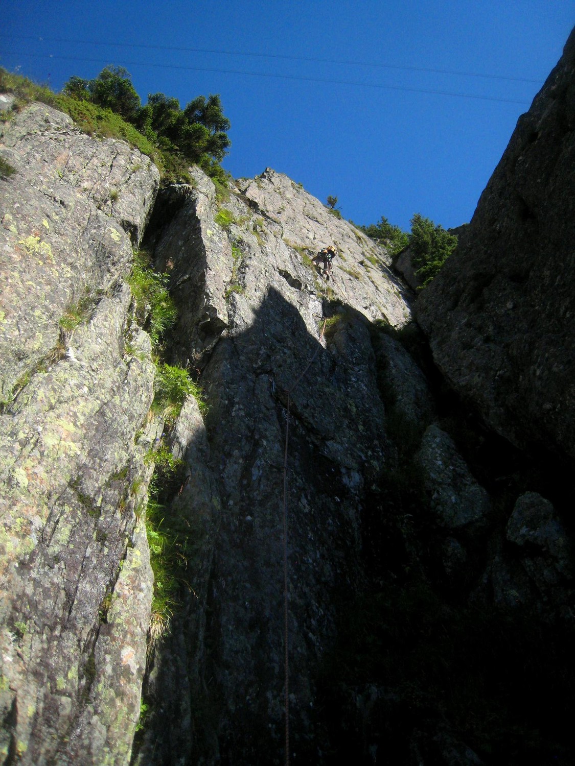 Départ à l'ombre, mouillé et terreux, puis meilleur au soleil