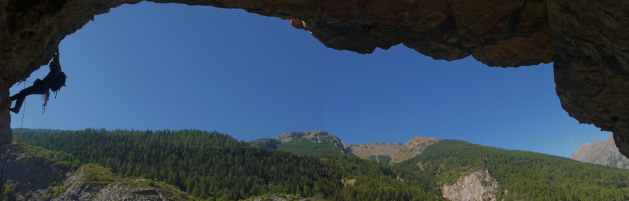 La longueur qui traverse dans le toit