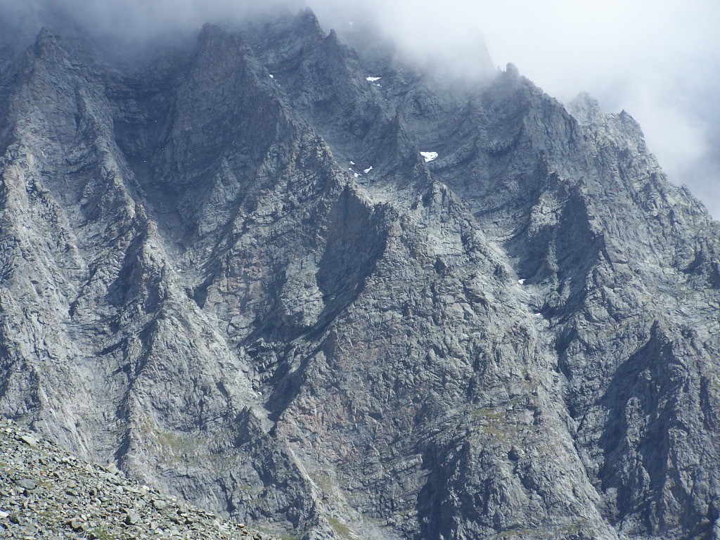 Couloirs, éperons, pinacles de la grande face Sud de la Grande Ciamarella (tour de la Bessanèse)