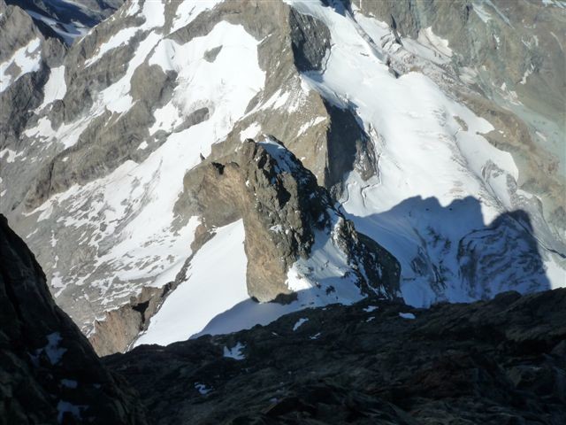 Le Pic du Glacier Carré. On vois la fin de la montée par Enfetchores à droite dans l'ombre.