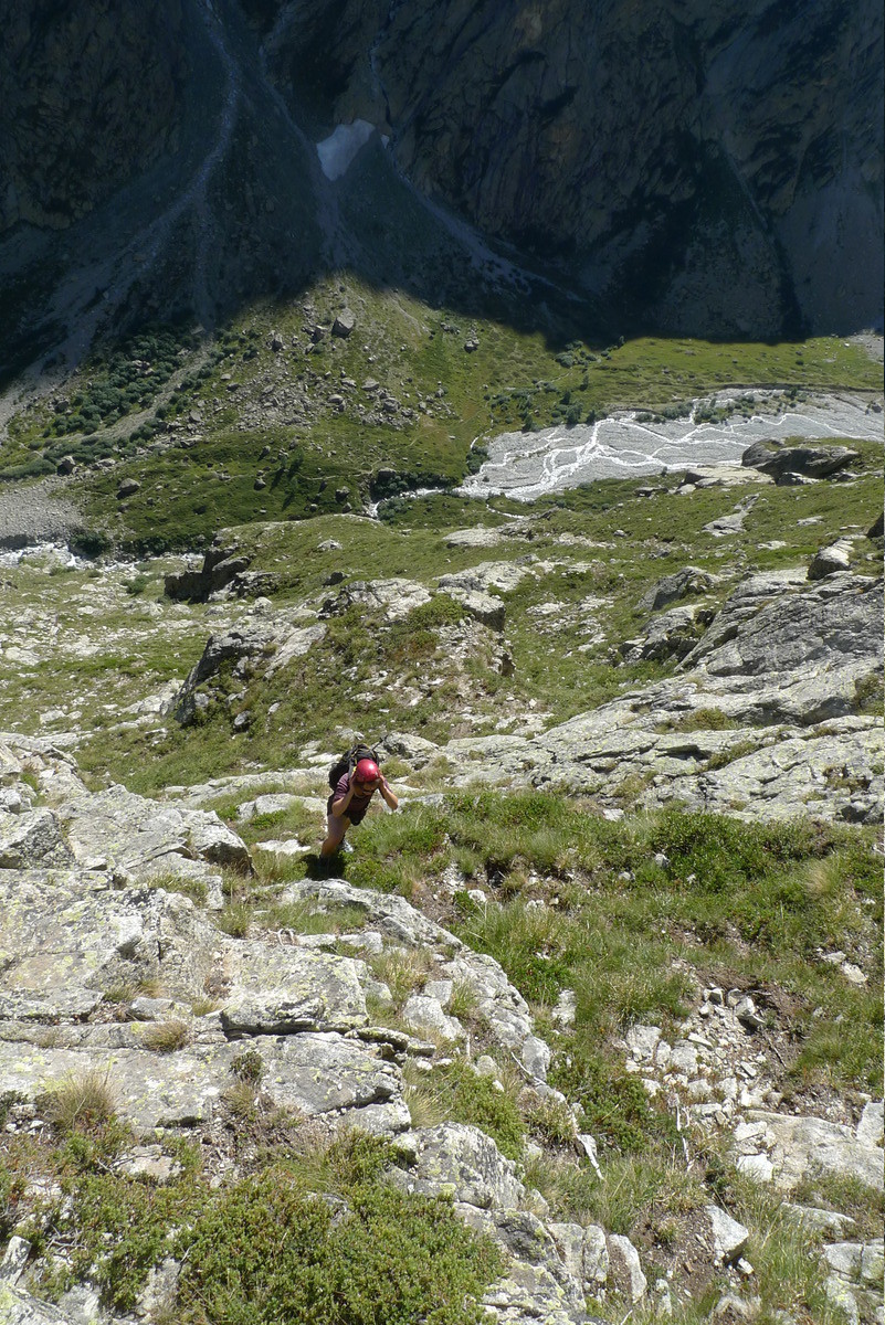 dans le bas de la face E, en rive droite du ruisseau de Malacombe