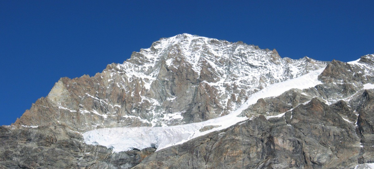 Dent Blanche, arête de Ferpècle, à gauche et arête S à droite