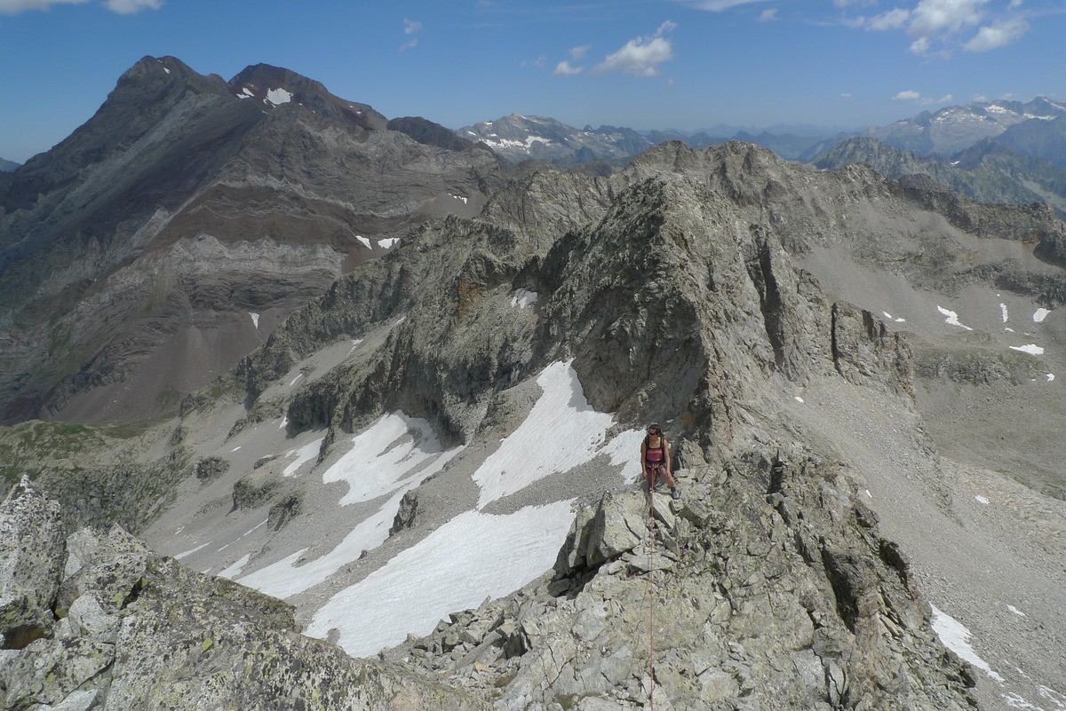 Sur l'arête NE du grand Eriste, avec les Posets derrière
