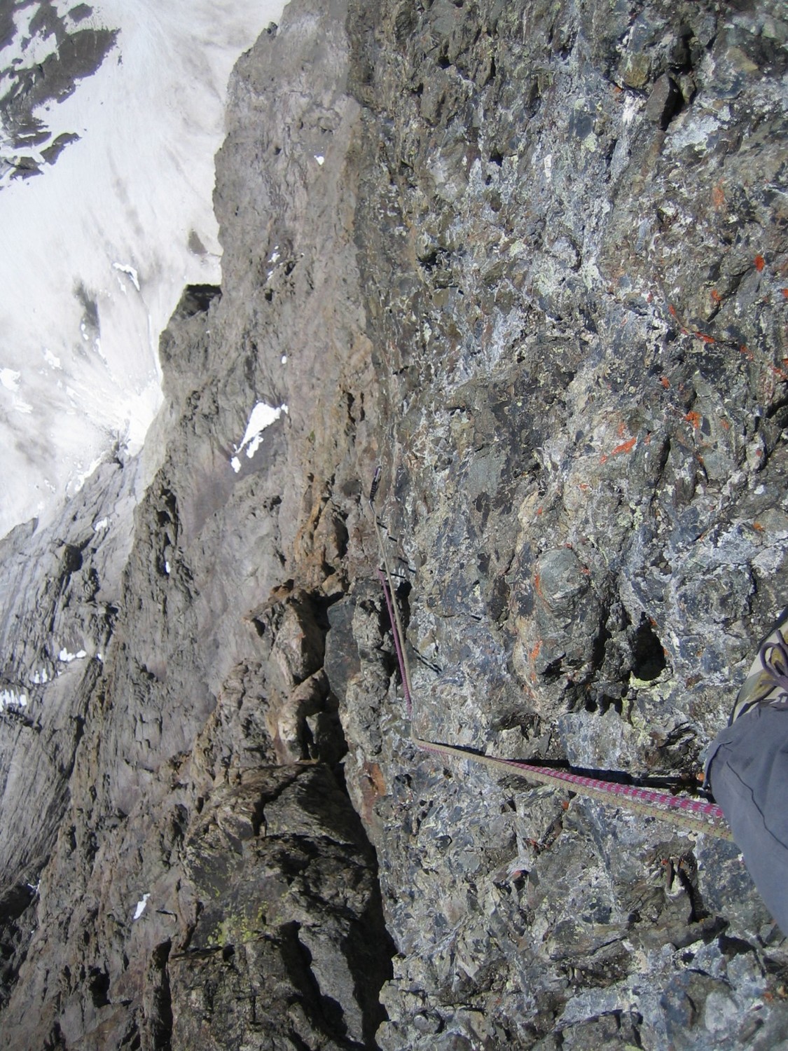sous la vire du glacier le 6a en rocher médiocre