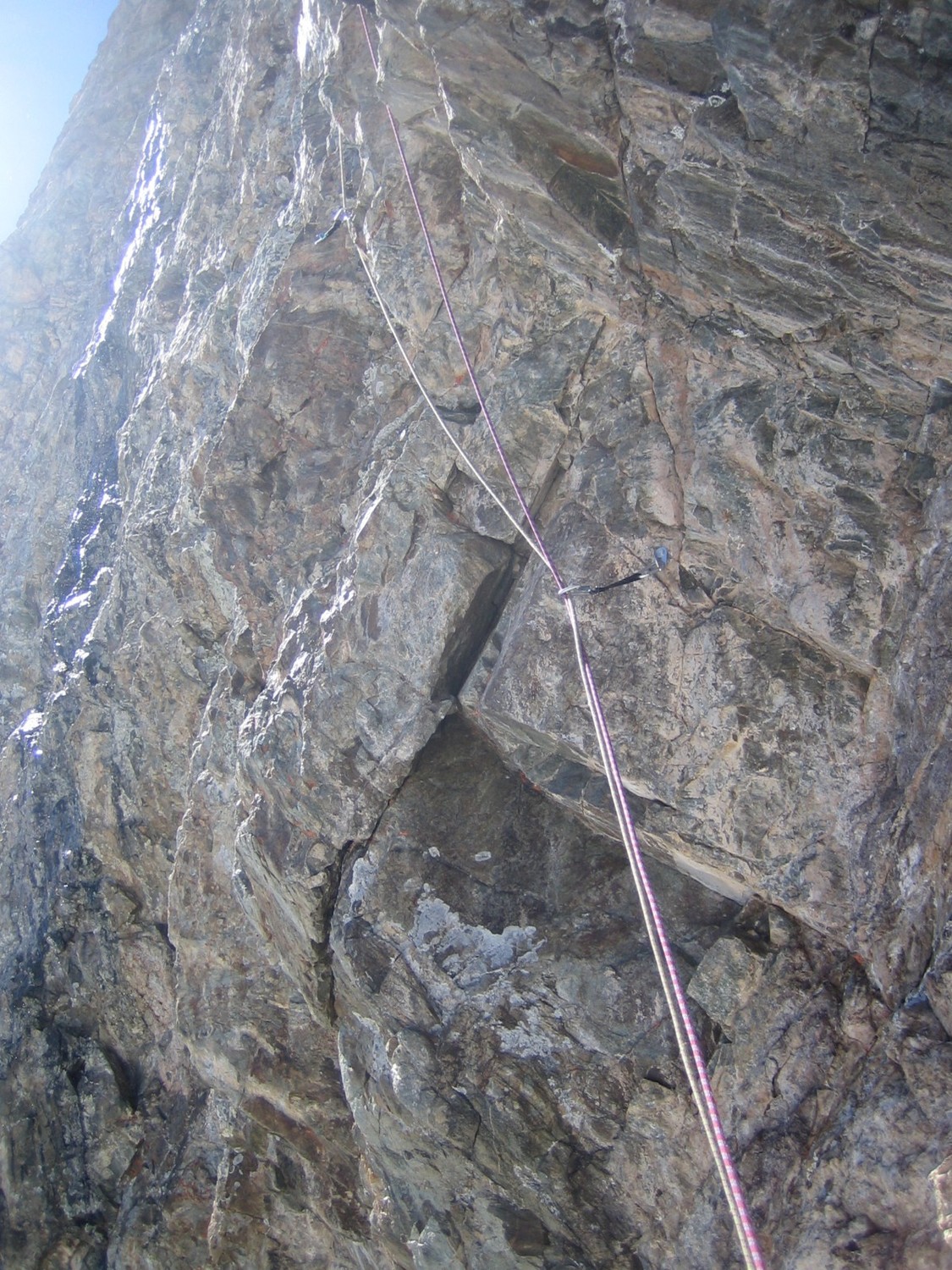 au dessus de la vire le passage où il pleut des pierres