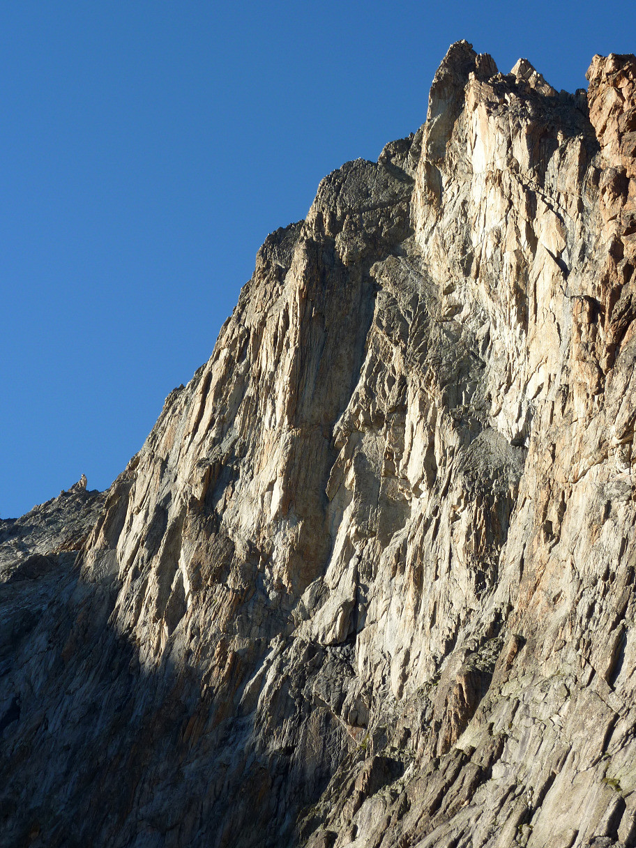 Aiguille Orientale du soreiller : Dièdre Candau