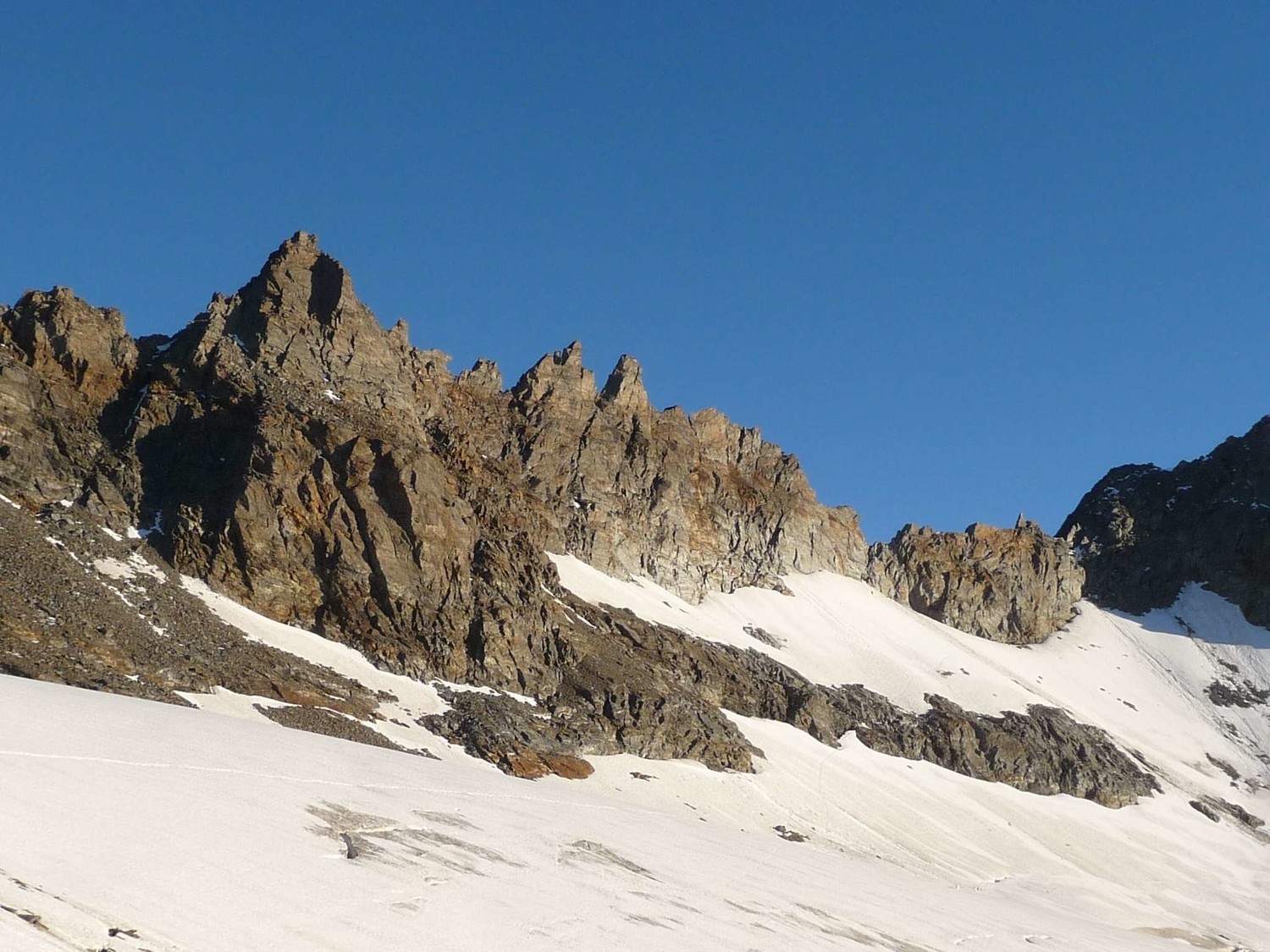 vue d'ensemble sur l'arête depuis le col de labby