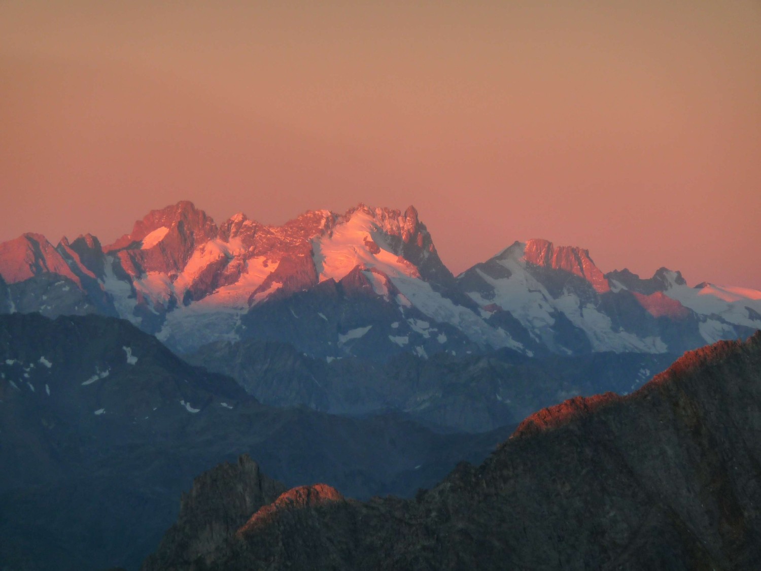 magique lever de soleil sur la Meije et le Rateau