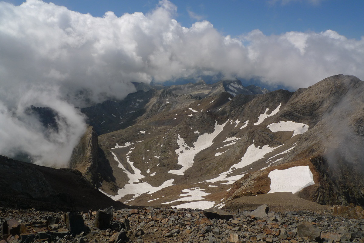 Vue sur le S depuis les Posets (Diente de Llardana, Eriste, Espadas)