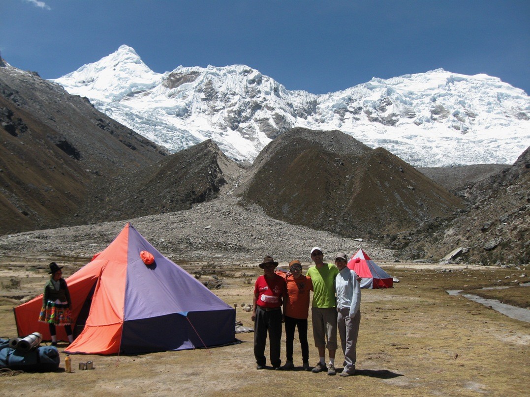 L'equipen au camp de base, il y a pire...
