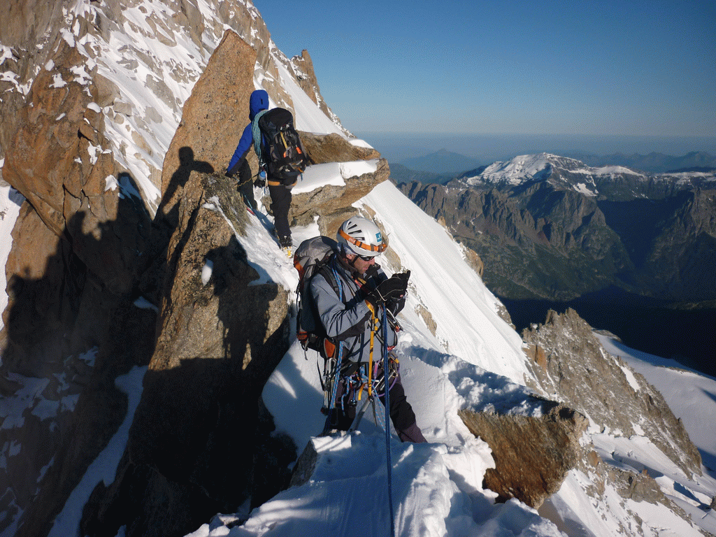 Guillaume au début de l'arête bien enneigé