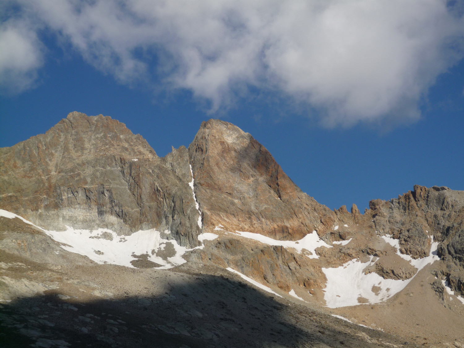 Pic Gény et Tête du Rouget. Encore pas mal de neige pour cette fin d'été