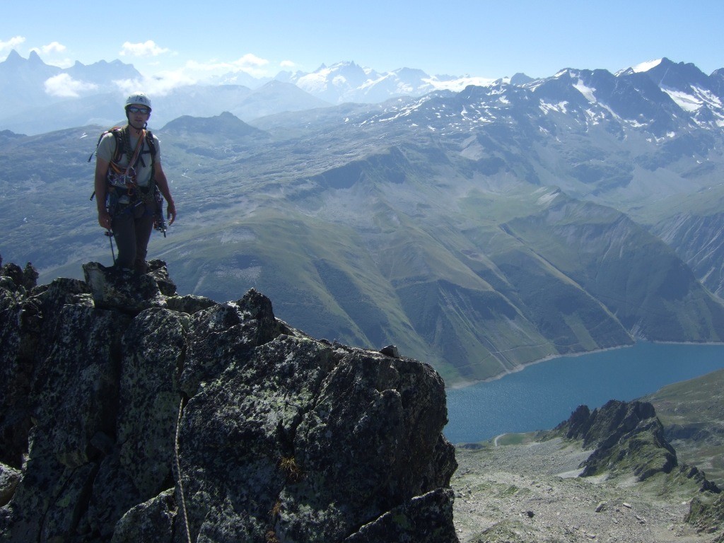Vue sur les Grandes Rousses et les Ecrins depuis l'aiguille Baroz