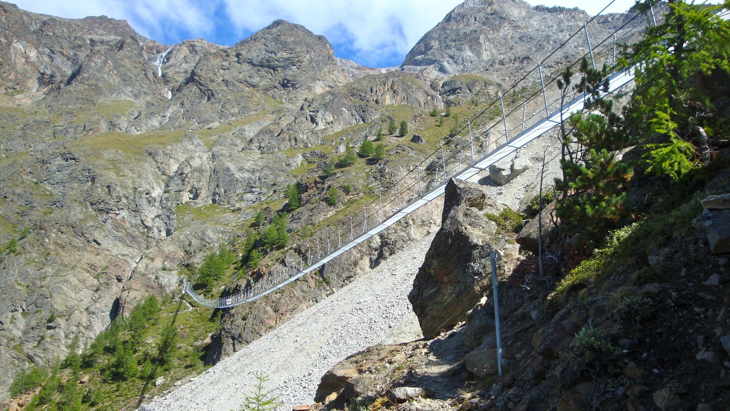 Pont supendu 250m.