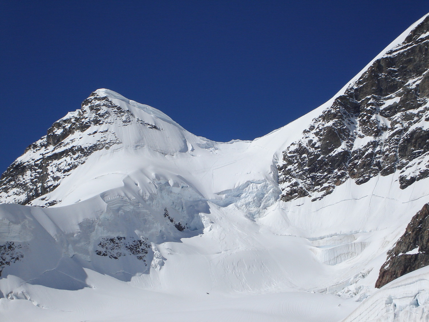 au centre l'itinéraire de descente et la rimaye