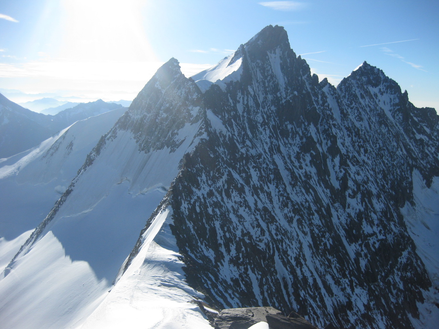 Depuis le Hohberghorn, vue de gauche à droite sur le Stecknadelhorn, le Nadelhorn et la Lenzspitze