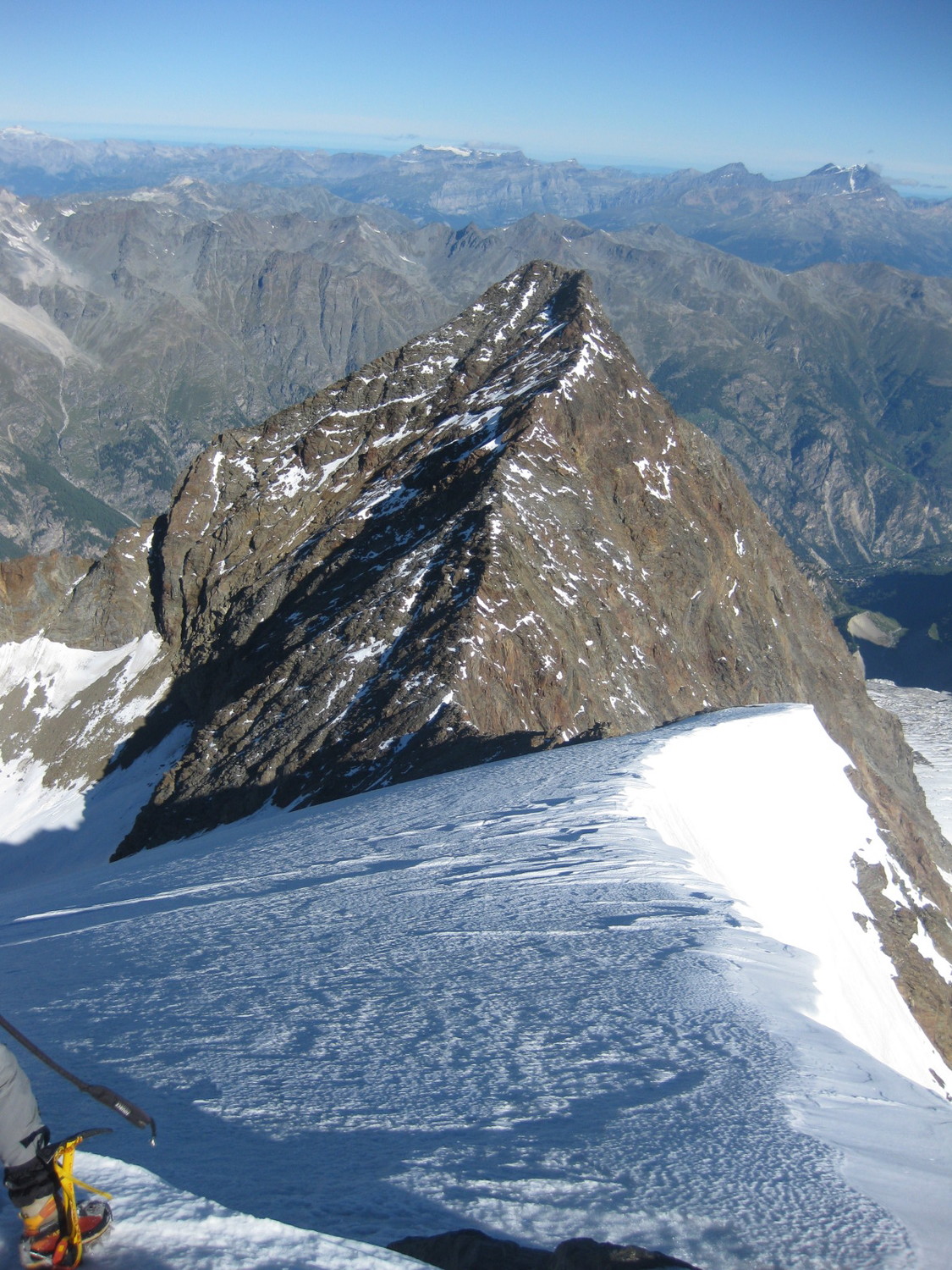 Vue sur le Dürrenhorn/Durrihorn lors de la redescente depuis le Hohberghorn