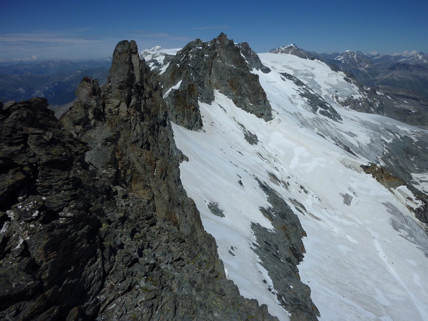 Vue sur l'arête depuis le sommet