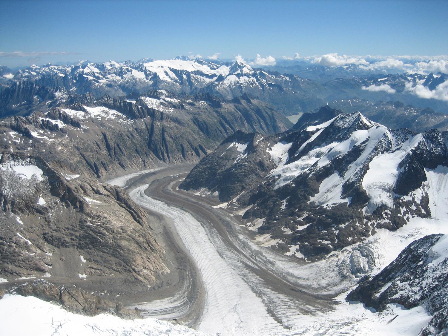 Himalaya ? Non, Oberland. Vue sur le Finsteraargletscher depuis le sommet éponyme