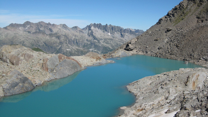 Aiguilles de l'Argentière derrière le lac sous le glacier N de la Barbarate