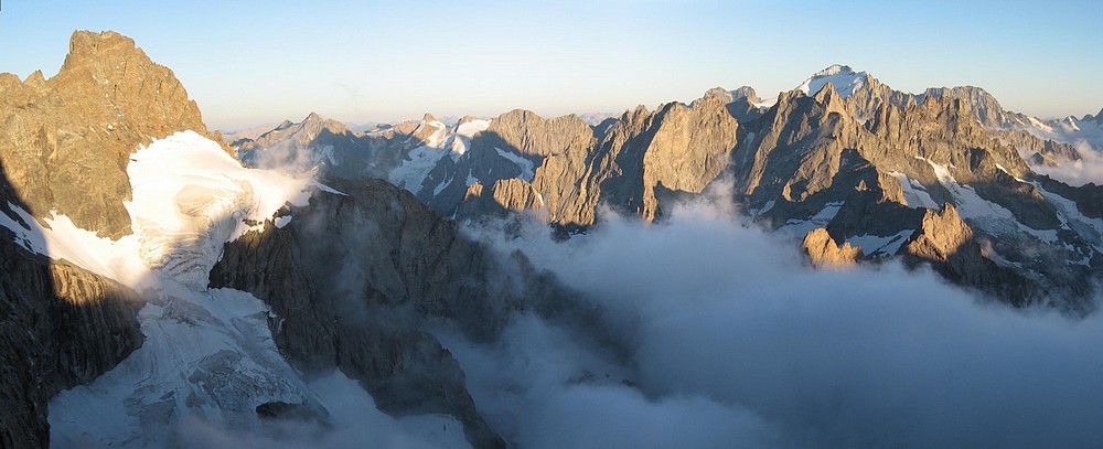 Meije - Voie normale et traversée : la vue depuis le bivouac du Glacier Carré... pas mal...