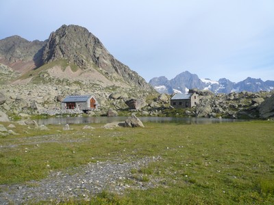 Lac de Vallonpierre et le refuge.
