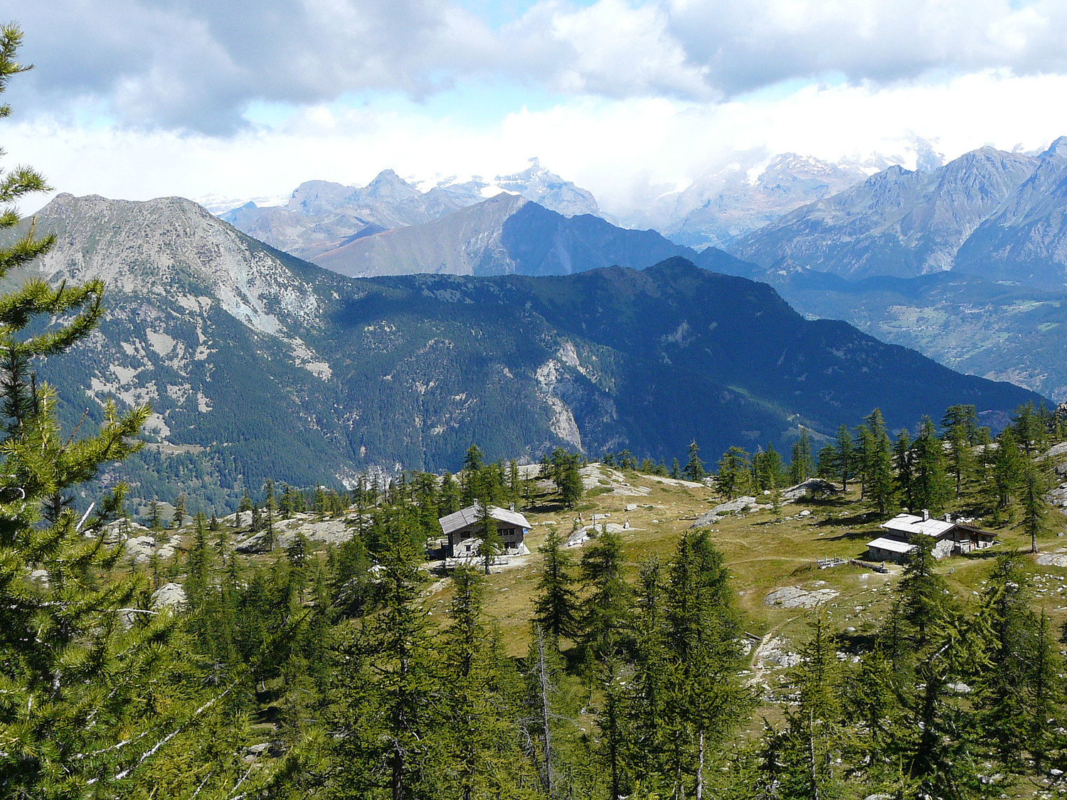 L'arrivée au refuge de Barbustel depuis le col du lac Blanc