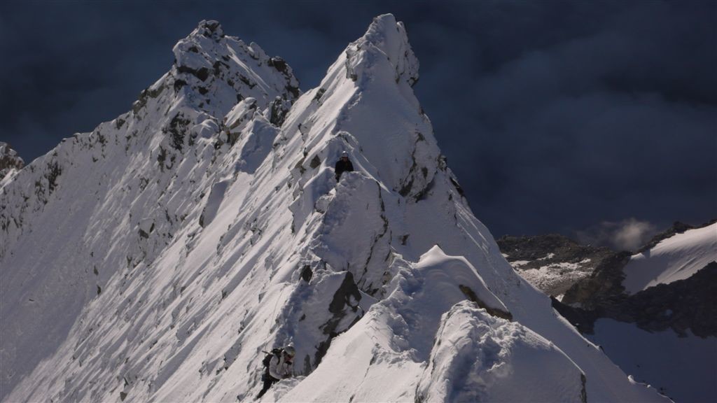 Sur la section "rocheuse" de l'arête. Progression délicate