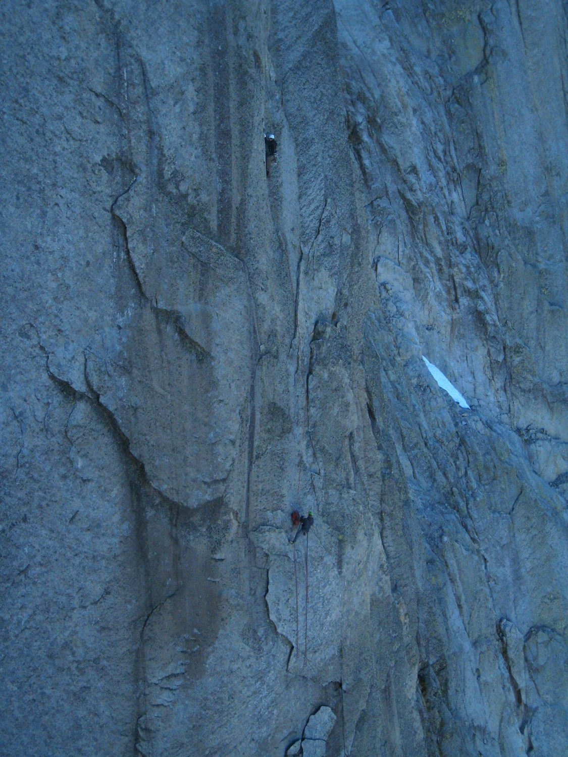 Une cordée suédoise dans L3 (6a+) de Destroy au Pilier Gris