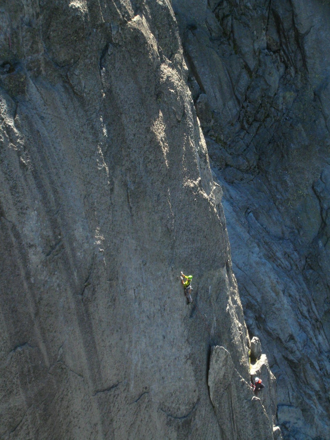 Nos voisins suédois dans L4 de Destroy, 6c... ça grimpe dur !