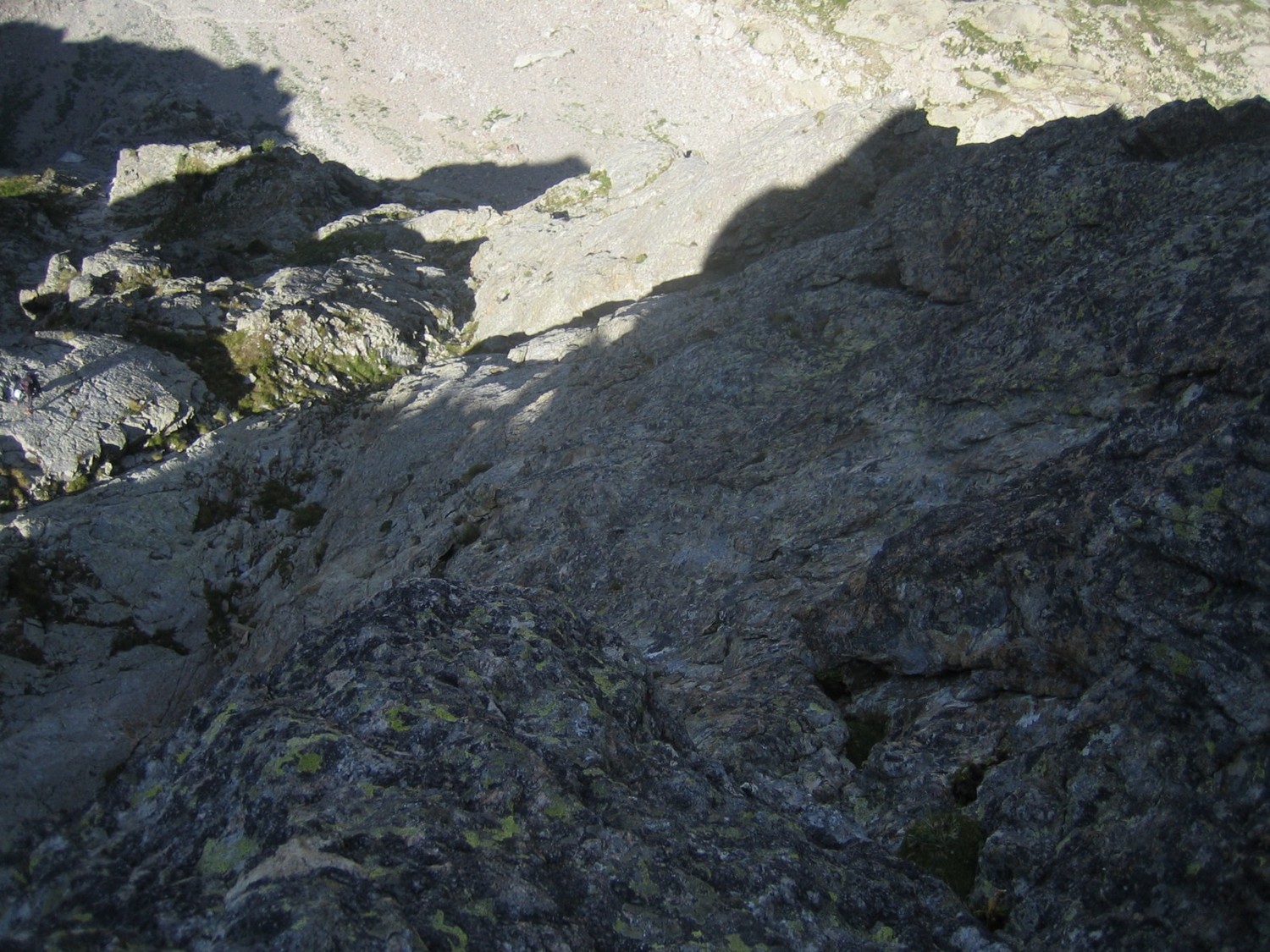 vue plongeante depuis R7, la voie prend le soleil