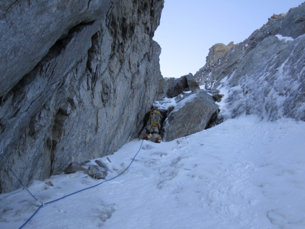 Le verrou en bas du couloir, complètement verglacé