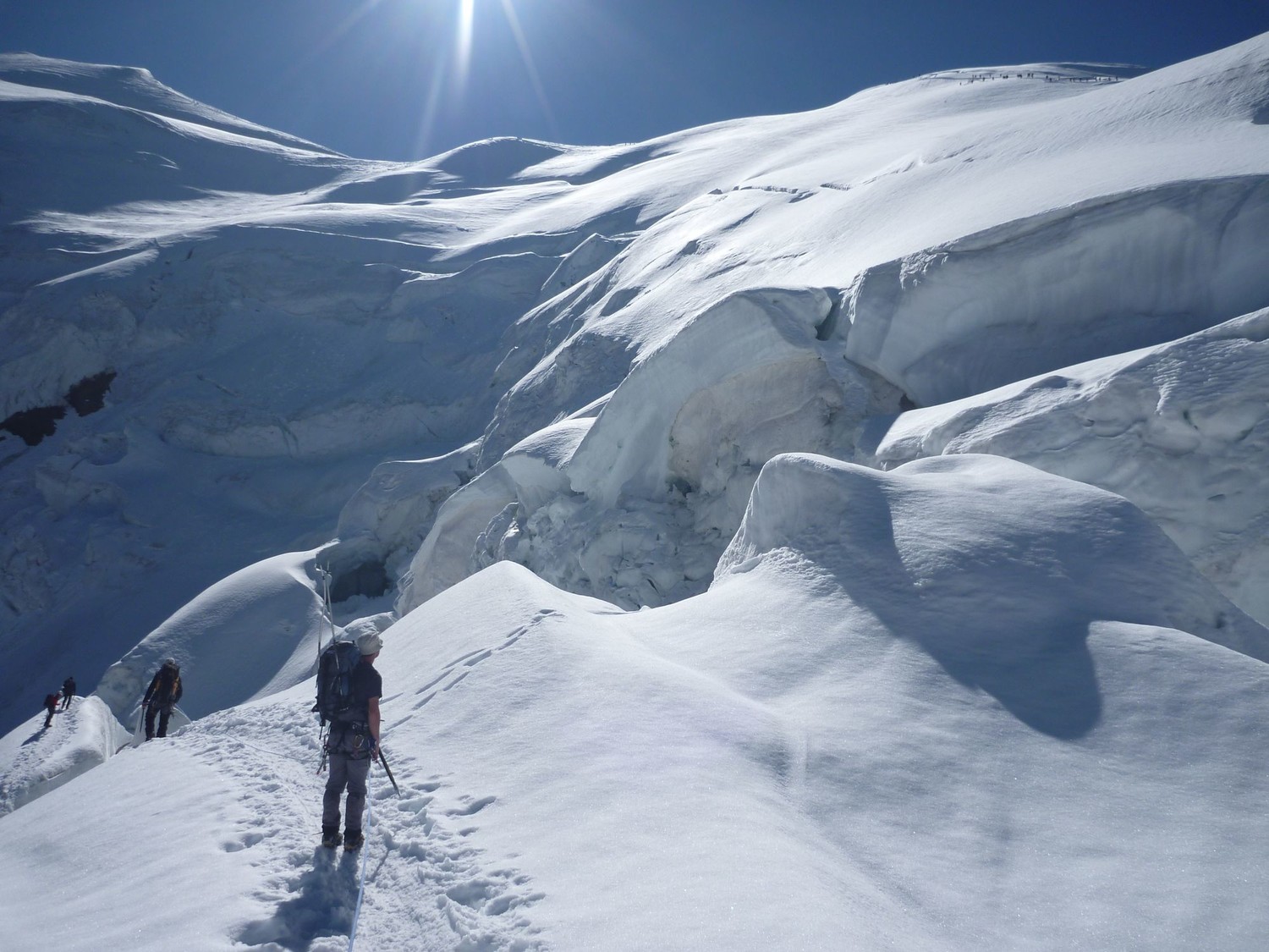 la redescente sous les seracs après l'échelle.