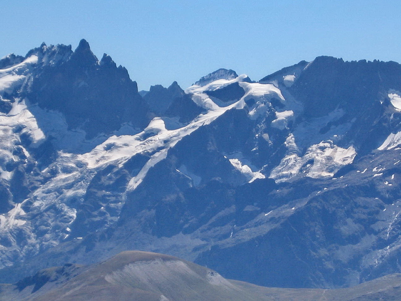 les Ecrins dans la bréche de la Meije