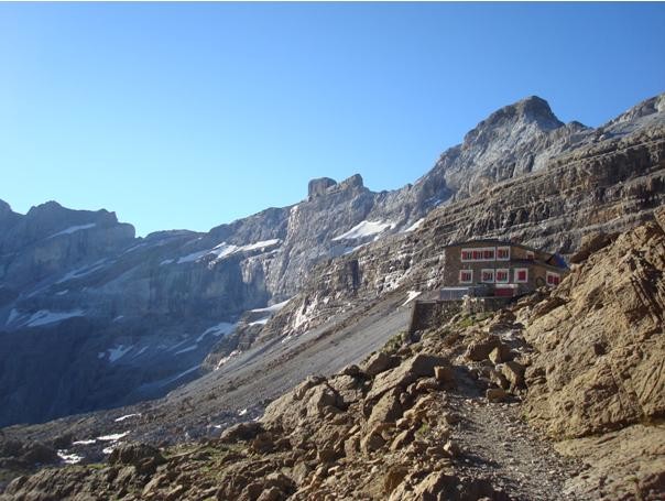 vue sur le refuge de la brèche