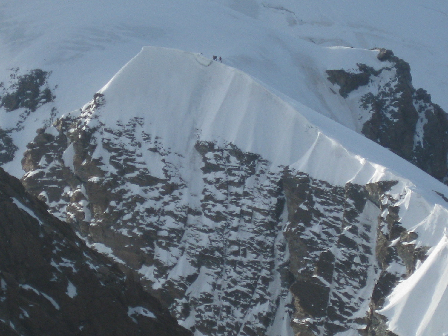 Une cordée d'alpinistes sur la Roccia Nera