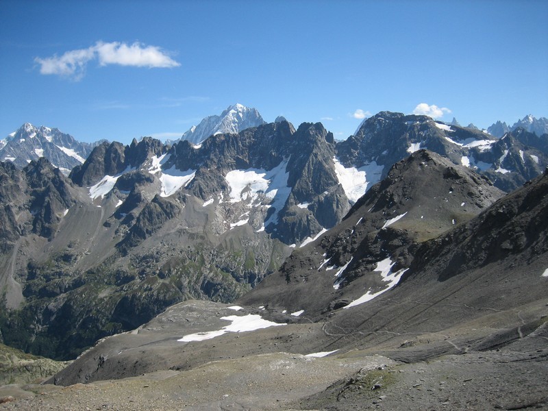 L'envers des Aiguilles rouges sous l'oeil de la Verte