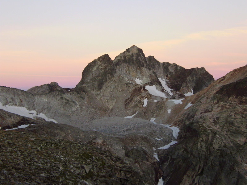Vue sur le pic Jean Arlaud et Gourgs Blancs (au centre)