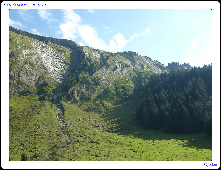 Pano de la face de Bostan depuis la Chardonnière (col de la Golèse à droite dans la forêt)