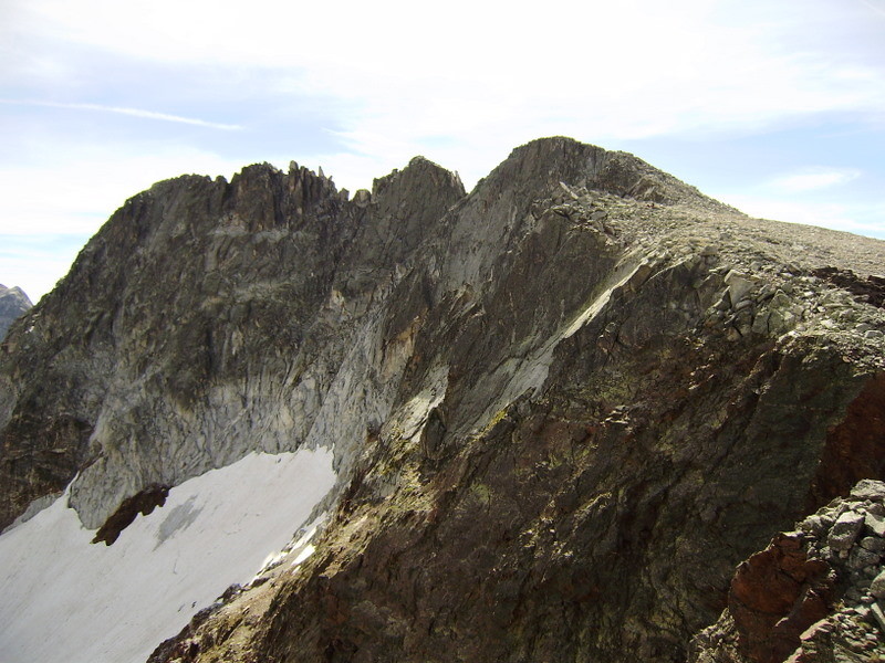 L’arête depuis les Gourgs Blancs (au fond) jusqu’à la Pointe Lourde Rocheblave