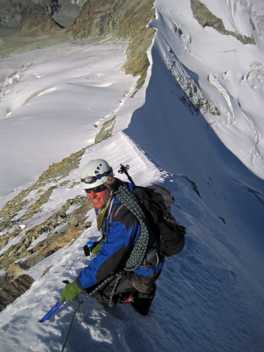 Descente de l'arête neigeuse
