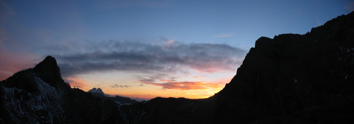 Coucher de soleil sur le Petit Muveran, la frête et l'arête de Saille